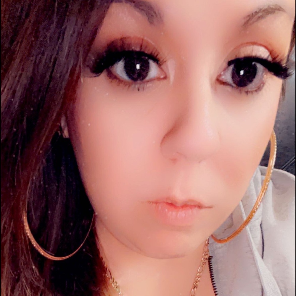 Meet your Posher, Yolanda